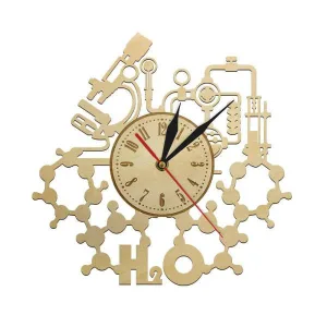 horloge artisanale en bois à thème scientifique