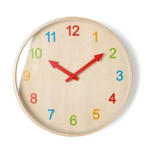 horloge en bois design moderne et coloré